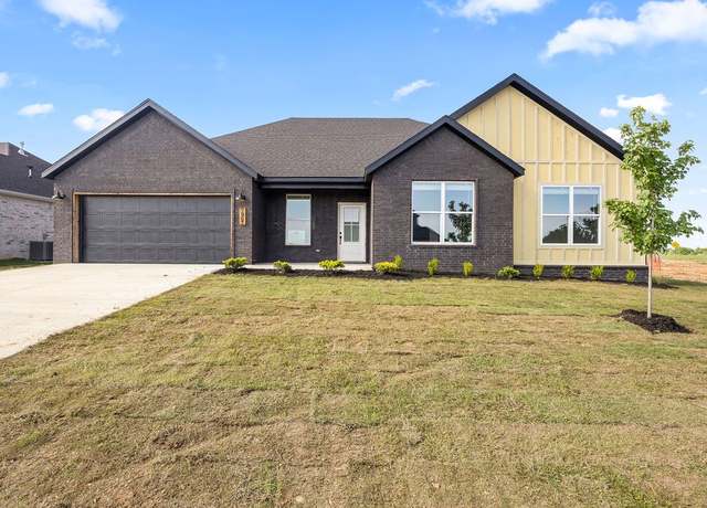 Property at 7967 Range Ave, Springdale, AR 72762, 4 beds, 2.5 baths