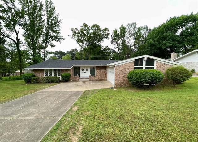 Property at 2509 Bradley Ln, Russellville, AR 72801, 3 beds, 2 baths