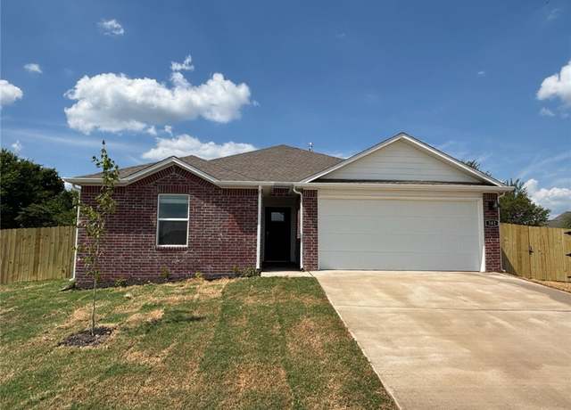 Property at 382 Texas Ave, Fayetteville, AR 72730, 3 beds, 2 baths