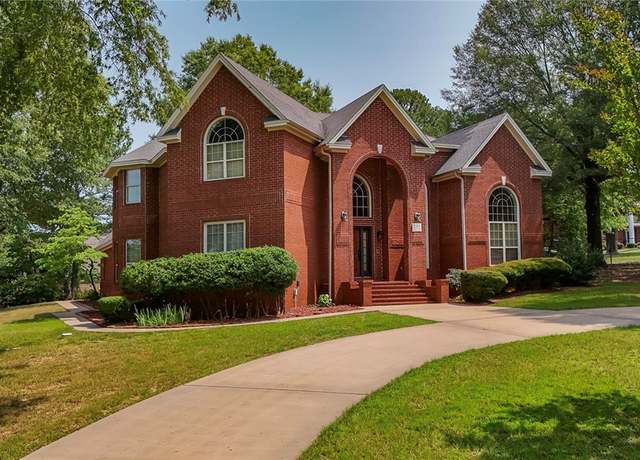 Property at 1060 Marina Way, Russellville, AR 72801, 4 beds, 3 baths