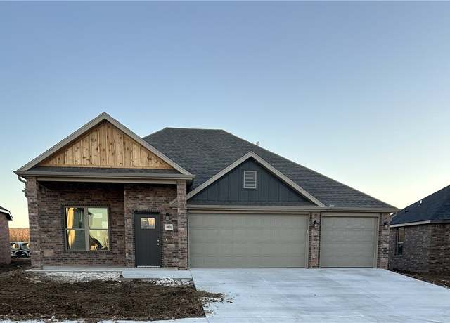 Property at 4821 W Planetree St, Fayetteville, AR 72704, 3 beds, 2 baths