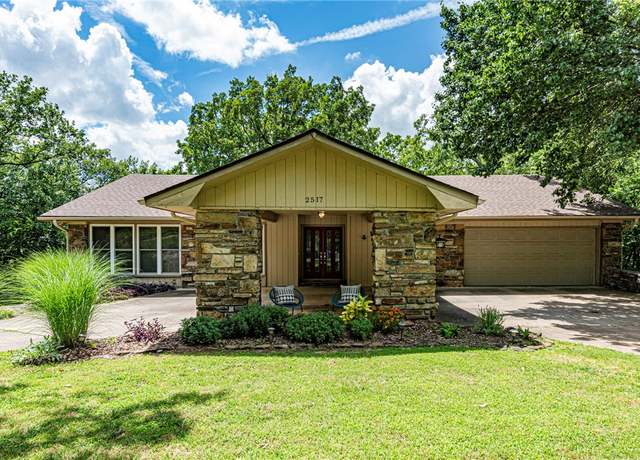Property at 2517 N Karyn Ave, Fayetteville, AR 72703, 4 beds, 3 baths
