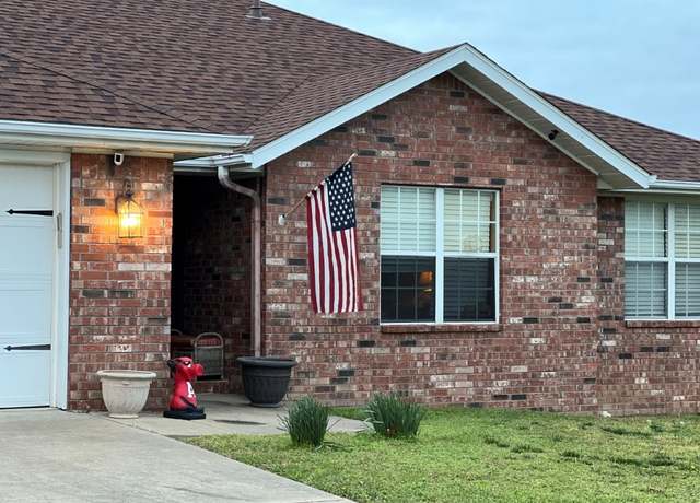 Property at 807 E Sandlewood Dr, Rogers, AR 72758, 3 beds, 2 baths
