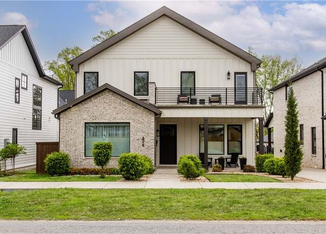 Property at 986 N Main St, Bentonville, AR 72712, 4 beds, 3.5 baths