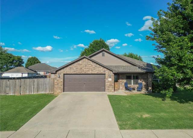 Property at 1401 Arkansas Ln, Prairie Grove, AR 72753, 4 beds, 2 baths