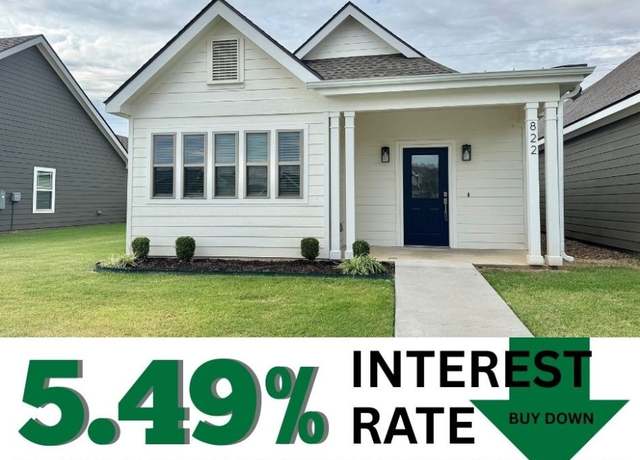 Property at 822 NE Heights Ln, Bentonville, AR 72712, 3 beds, 2 baths