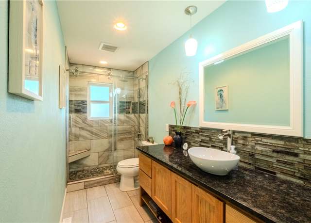 Property at 314 Crestview Dr, Bentonville, AR 72712, 3 beds, 2 baths