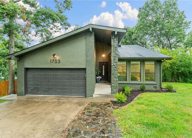 Property at 1703 Kimberly Pl, Bentonville, AR 72712, 3 beds, 2.5 baths