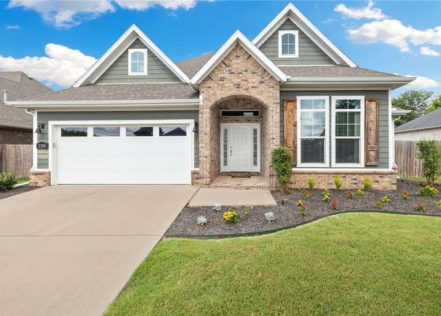 Property at 2396 S Sugarbush Ave, Fayetteville, AR 72701, 3 beds, 2 baths