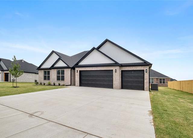 Property at 7725 Teton Trl Ave, Springdale, AR 72762, 4 beds, 2.5 baths