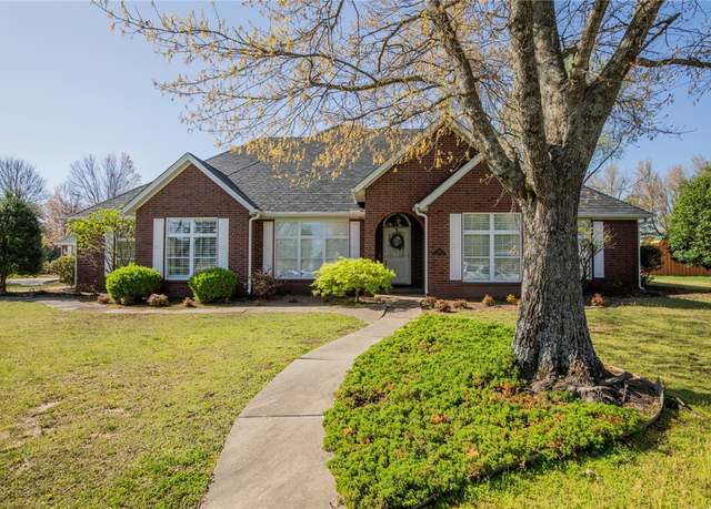 Property at 207 Regency Ct, Bentonville, AR 72712, 5 beds, 4.5 baths