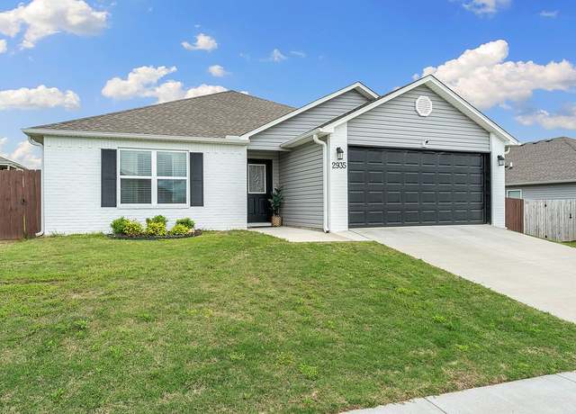 Property at 2935 W Azurite Ln, Fayetteville, AR 72727, 3 beds, 2 baths