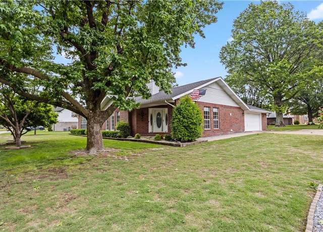 Property at 21660 Seminole Ct, Siloam Springs, AR 72761, 3 beds, 2 baths