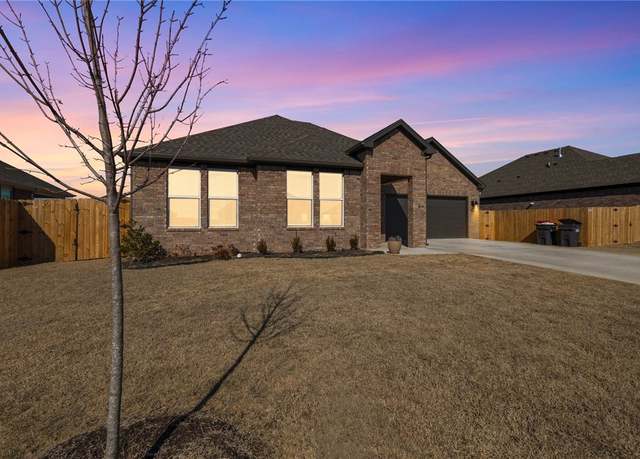 Property at 3964 Aryana Ave, Springdale, AR 72764, 4 beds, 2 baths