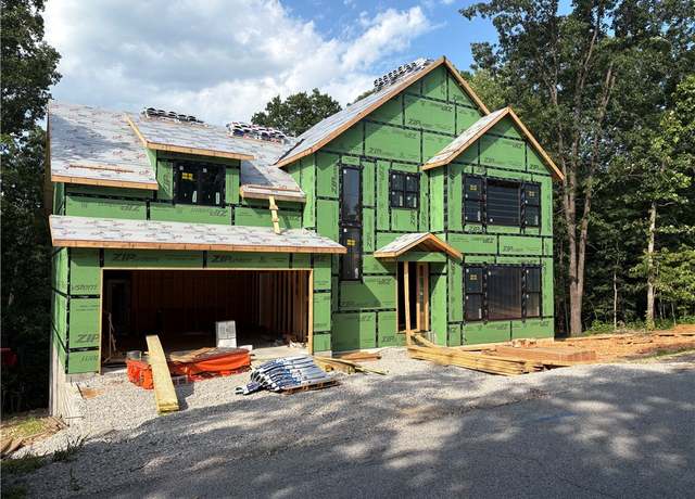Property at 6 Chatburn Dr, Bella Vista, AR 72715, 2 beds, 2.5 baths