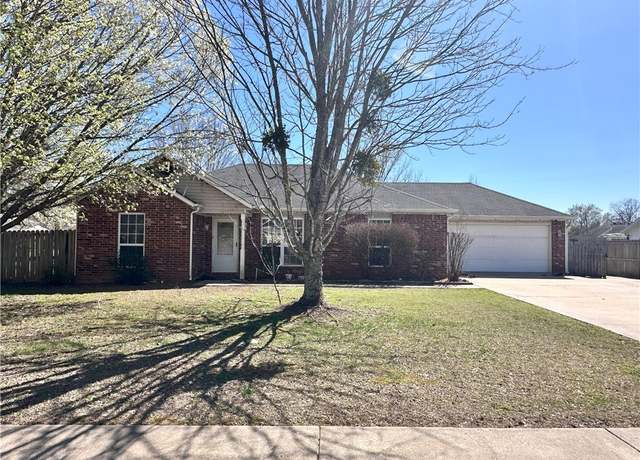 Property at 2233 N Brandi Ave, Fayetteville, AR 72701, 3 beds, 2 baths