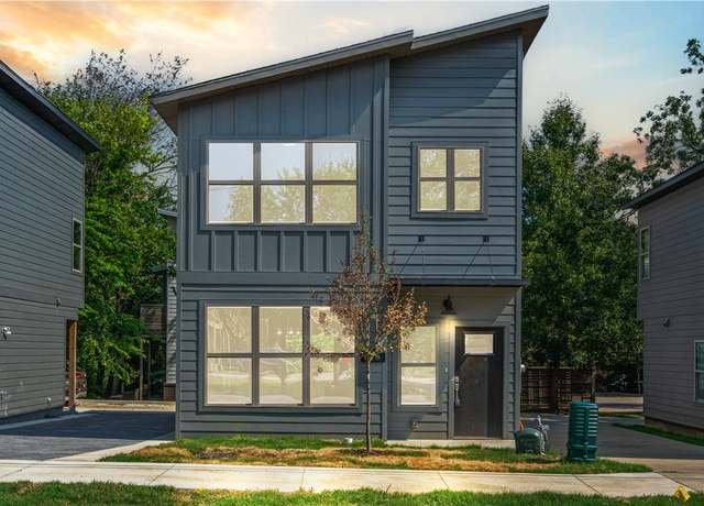 Property at 978 W Holly St, Fayetteville, AR 72703, 3 beds, 2.5 baths