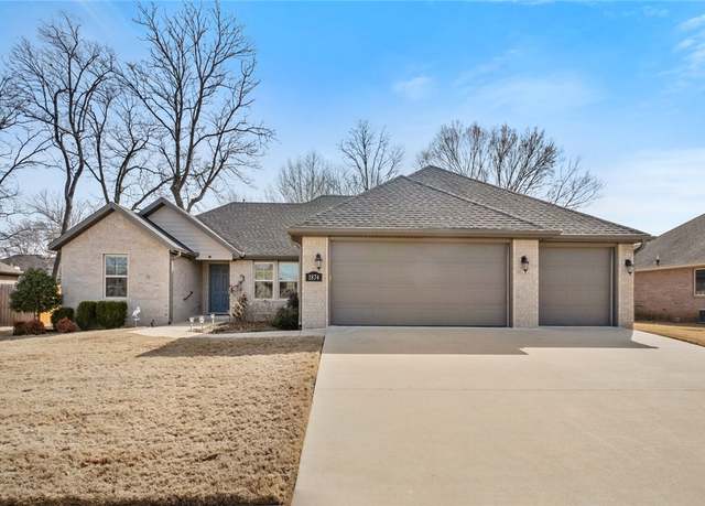 Property at 1874 S Harding Pl, Fayetteville, AR 72701, 3 beds, 2 baths