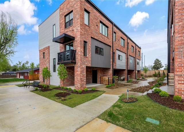 Property at 929 SE 10th St, Bentonville, AR 72712, 2 beds, 2.5 baths