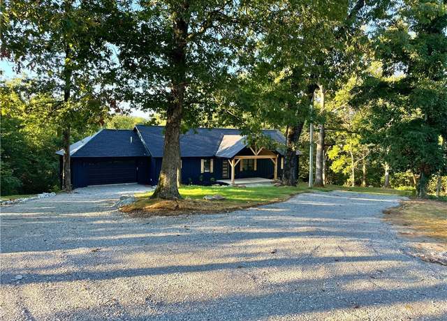 Property at 1005 E Bowen Blvd, Fayetteville, AR 72703, 3 beds, 2.5 baths