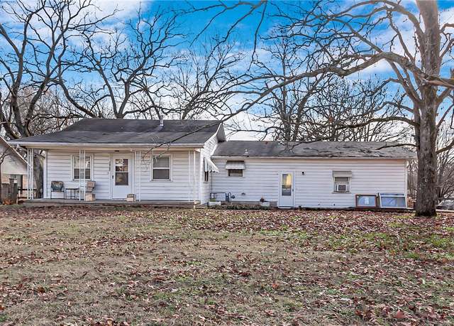 Property at 1967 E Huntsville Rd, Fayetteville, AR 72701, 2 beds, 1 bath
