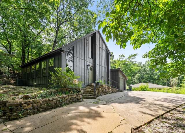 Property at 1780 Walnut Ave, Fayetteville, AR 72703, 2 beds, 2.5 baths
