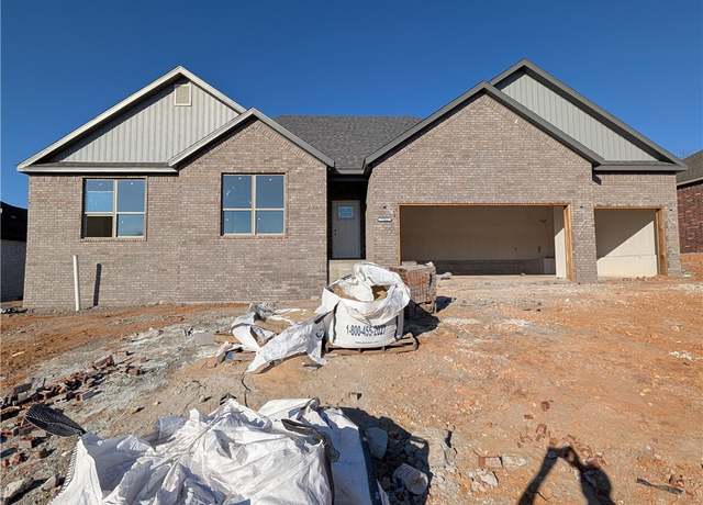 Property at 7962 Teton Trail Ave, Springdale, AR 72762, 4 beds, 2.5 baths