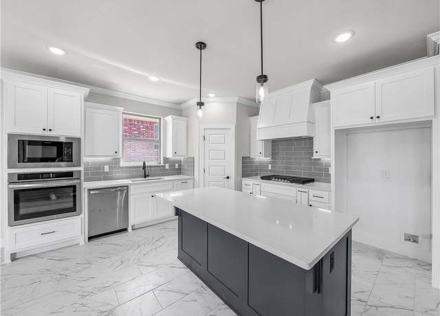Property at 7962 Teton Trail Ave, Springdale, AR 72762, 4 beds, 2.5 baths