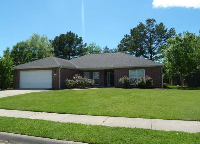 Property at 2875 N Pyrite Dr, Fayetteville, AR 72704, 4 beds, 2 baths