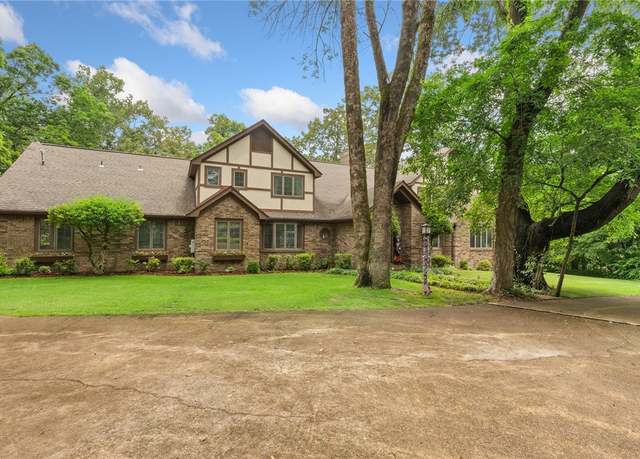 Property at 2701 Inwood Dr, Harrison, AR 72601, 7 beds, 5.5 baths