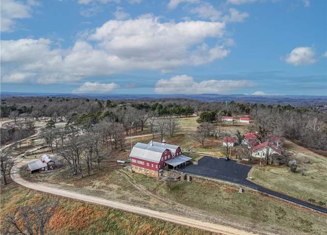Property at 805 County Rd 102, Eureka Springs, AR 72632, 7 beds, 8 baths