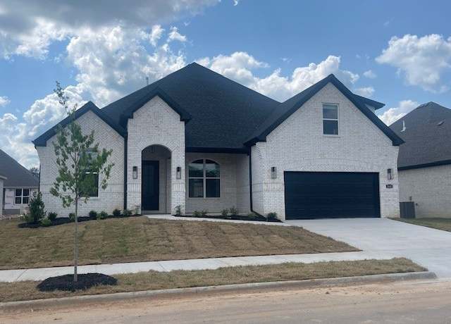 Property at 3640 E Greystone Dr, Fayetteville, AR 72764, 4 beds, 3 baths