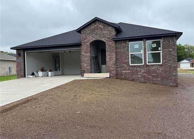 Property at 3105 N Rooster St, Siloam Springs, AR 72761, 4 beds, 3 baths