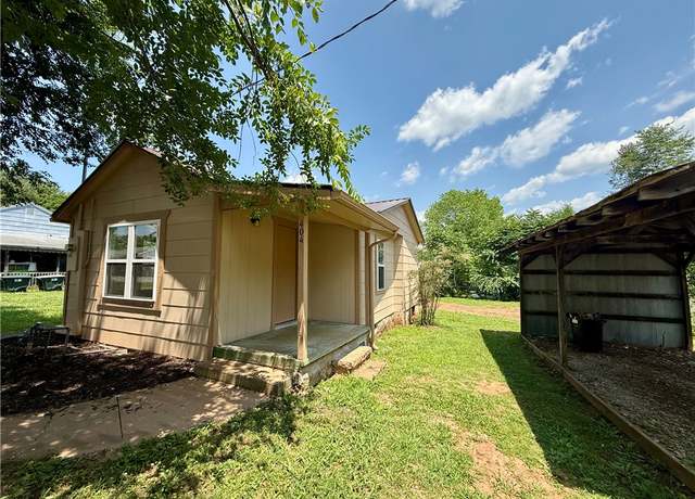 Property at 404 Hargis St, Huntsville, AR 72740, 1 bed, 1 bath