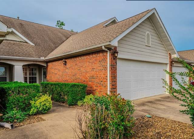 Property at 916 S Dixson St, Rogers, AR 72758, 3 beds, 2 baths