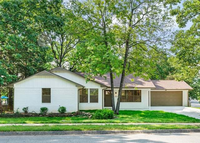 Property at 3173 N Katherine Ave, Fayetteville, AR 72703, 3 beds, 2 baths