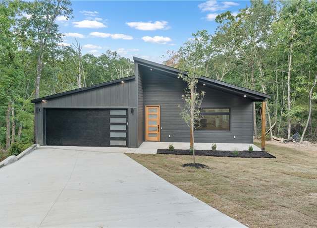 Property at 8 Wigtown Ln, Bella Vista, AR 72715, 3 beds, 2 baths