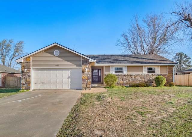 Property at 1105 E Linden St, Rogers, AR 72756, 3 beds, 2 baths