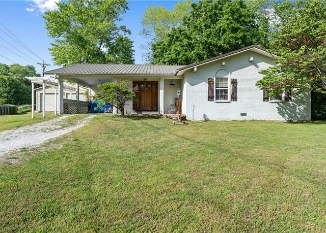 Property at 3016 Sassafras Hill Rd, Fayetteville, AR 72703, 3 beds, 1.5 baths