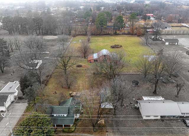 Property at 302 S Gutensohn Rd, Springdale, AR 72762