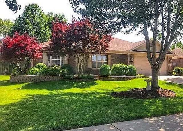 Property at 3801 SW Moline Ave, Bentonville, AR 72712, 3 beds, 2 baths