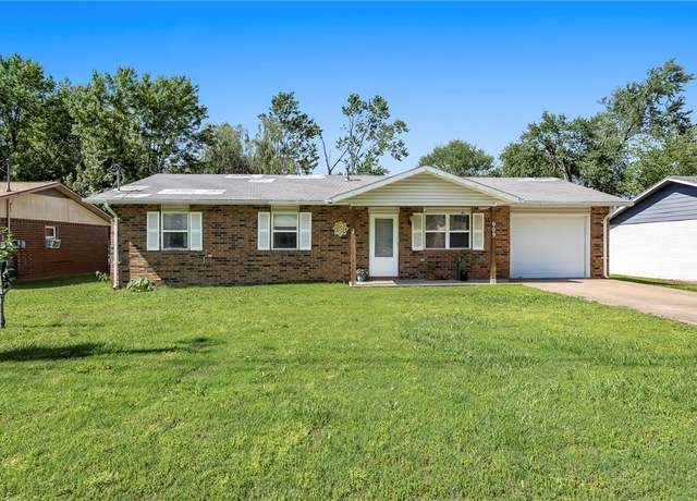 Property at 909 SE 11th St, Bentonville, AR 72712, 3 beds, 2 baths