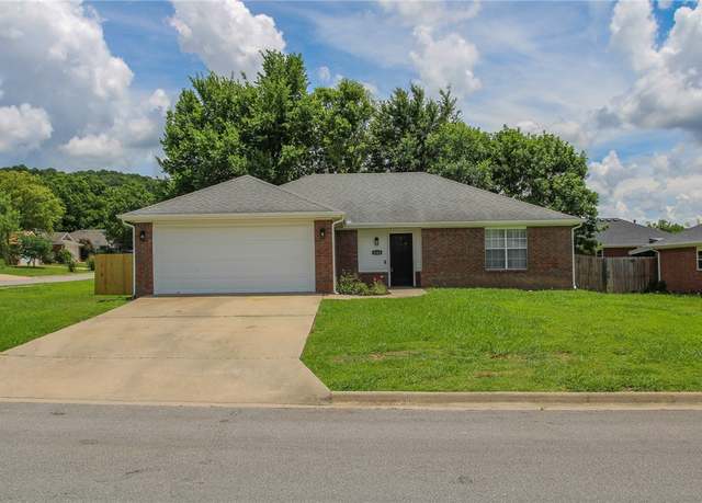 Property at 1142 S Jasmine Ln, Fayetteville, AR 72704, 3 beds, 2 baths