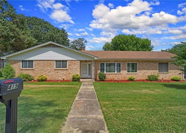 Property at 419 Sherwood Dr, Russellville, AR 72801, 3 beds, 2 baths