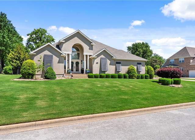 Property at 5 W Leiston Dr, Rogers, AR 72758, 4 beds, 3 baths