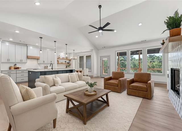 Property at 35 S Cheshnut Dr, Bella Vista, AR 72714, 3 beds, 2.5 baths