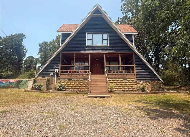Property at 2711 Skyline Dr, Russellville, AR 72802, 3 beds, 2.5 baths