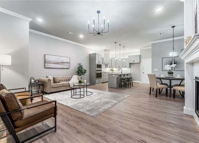 Property at 2911 SW Arlington Blvd, Bentonville, AR 72713, 3 beds, 3 baths