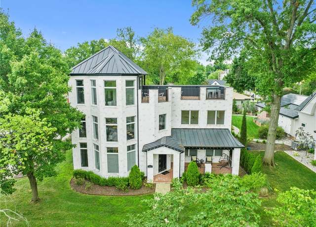 Property at 405 W Central Ave, Bentonville, AR 72712, 5 beds, 3.5 baths