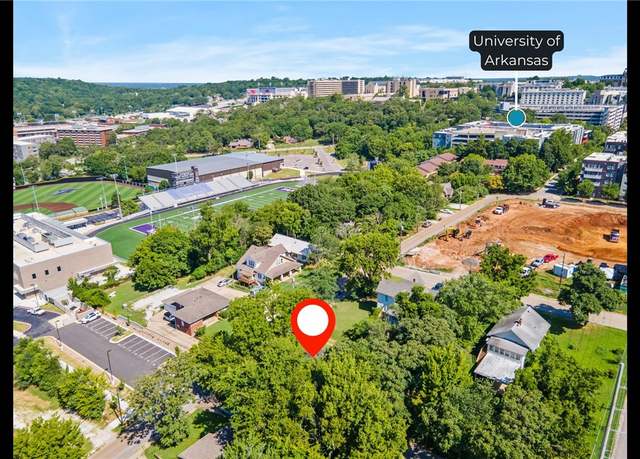 Property at 104 S Duncan Ave, Fayetteville, AR 72701, 1 bed, 1.5 baths